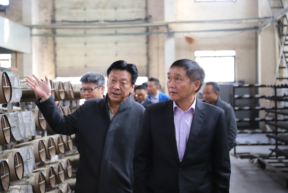 11月1日上午,中化国际总裁刘红生一行在贾永明的陪同下前往清徐参观了